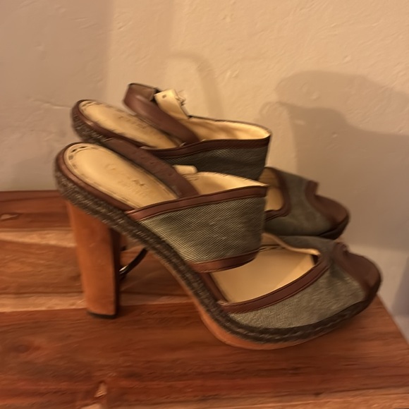 Coach - Picture 2 of 4